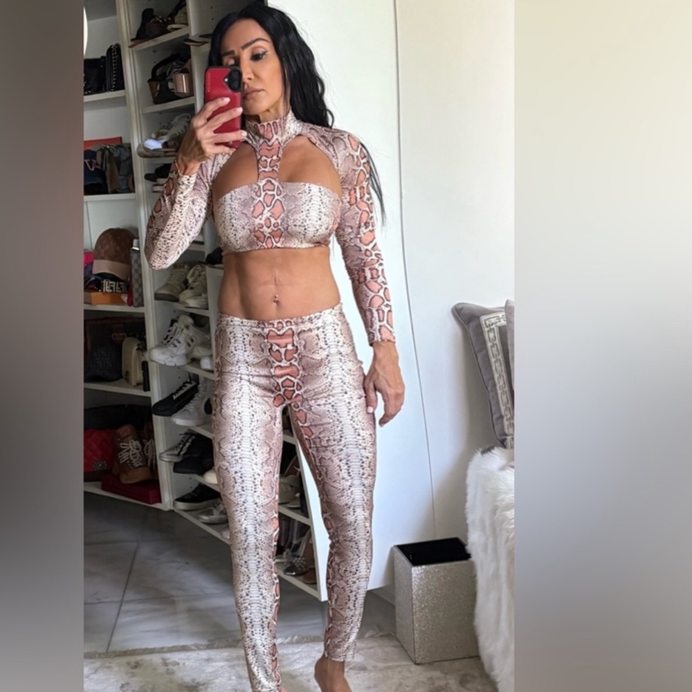 Stylish Snake Print Leggings crop top with sleeves Set